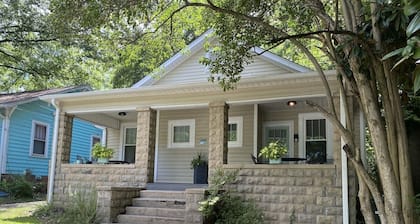 Cozy Bungalow in the Heart of Durham, DPAC, Duke