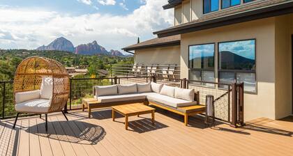 Expansive 270° Red Rock Views, nearby Hiking, Hot Tub, 4-minute walk to uptown!