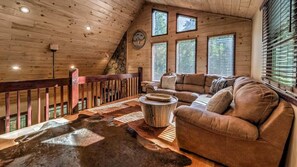 Interior - The Edison - Hot Tub | Shuffleboard | Arcade Game | Firepit (Blue Ridge)