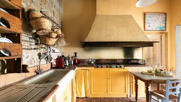 Fridge, stovetop, dishwasher, coffee/tea maker