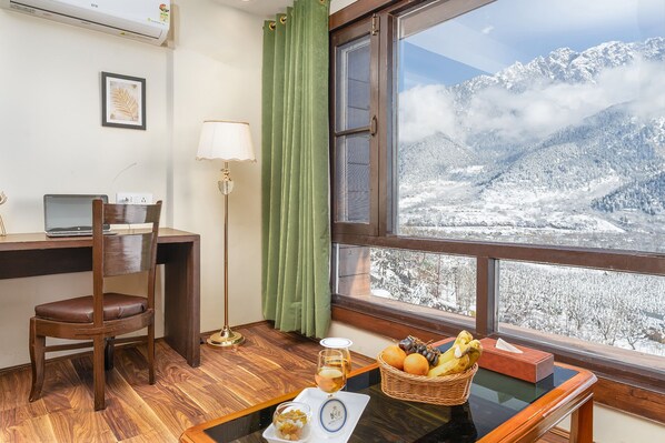 Superior Room | Pillowtop beds, cribs/infant beds, rollaway beds, free WiFi - Hotel Sparrow (Anantnag)