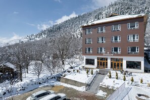 Front of property - Hotel Sparrow (Anantnag)