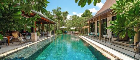 2 albercas al aire libre