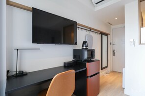 Standard Double Room | Iron/ironing board, free WiFi, bed sheets - FFFFFF HOTEL (Fukuoka)