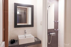 Standard Double Room | Bathroom