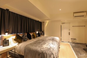 Twin Room | Iron/ironing board, free WiFi, bed sheets - FFFFFF HOTEL (Fukuoka)
