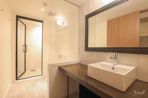 Twin Room | Bathroom