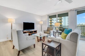 Unclassified image, 5 of 50, button - Beautiful, Remodeled, Gullwing Beach Resort Condo! Heated Pool & Over $150 of Free Daily Activities! (Fort Myers Beach)