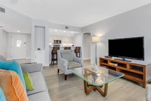 Unclassified image, 2 of 50, button - Beautiful, Remodeled, Gullwing Beach Resort Condo! Heated Pool & Over $150 of Free Daily Activities! (Fort Myers Beach)