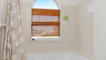 Rumah, Beberapa Tempat Tidur (Gulfside GEM) | Kamar mandi | Handuk