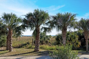 Casa, varias camas (Gulfside GEM) | Jardines del alojamiento