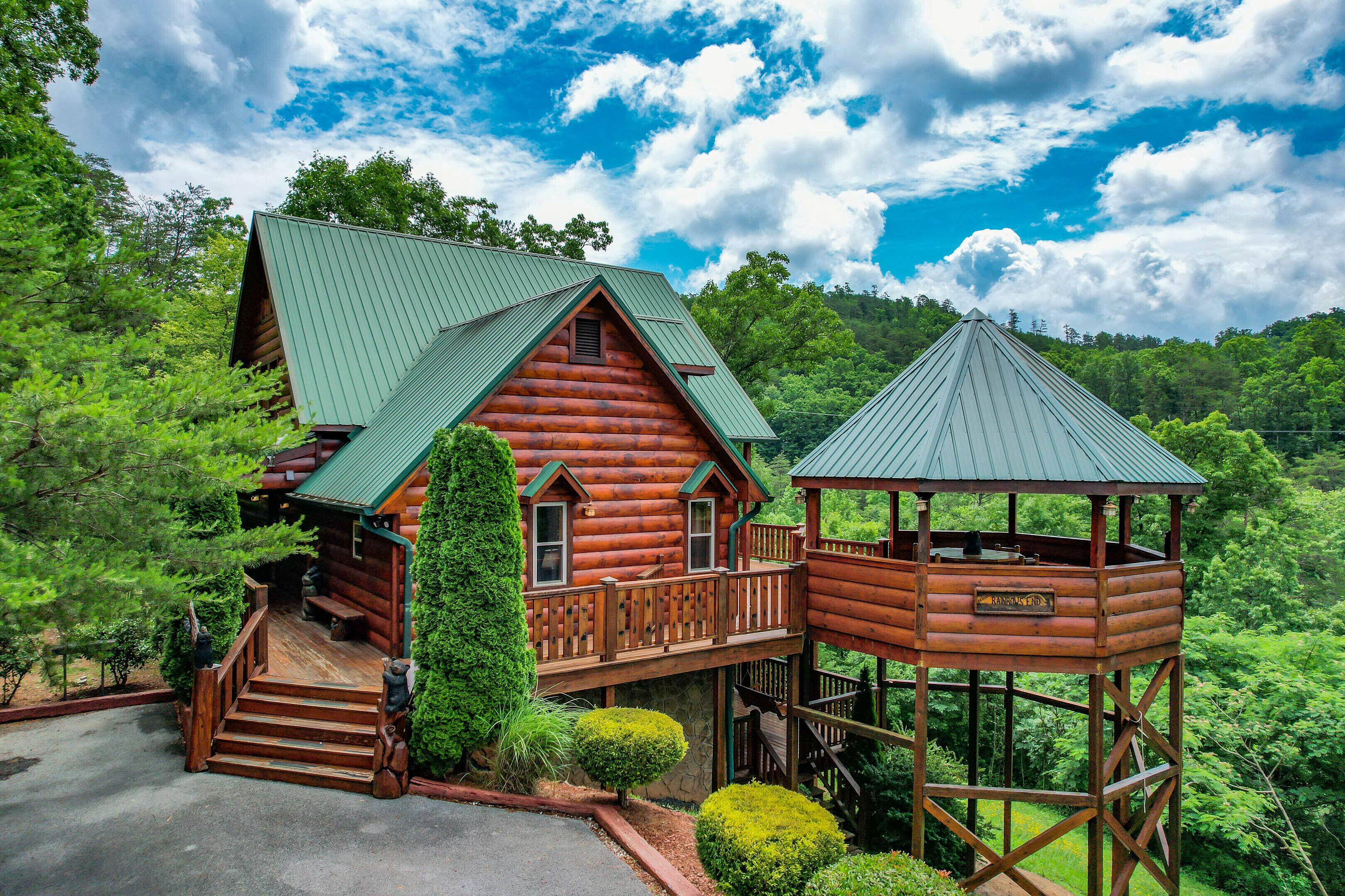 Private Cabin w/Treetop Gazebo & Panoramic Views! Close to Parks
