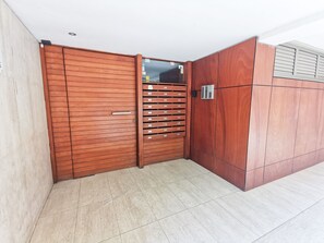 Property entrance - Island Time Holiday Apartment (Larnaca)