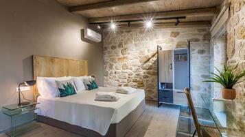 1 bedroom, iron/ironing board, WiFi (free), bed sheets