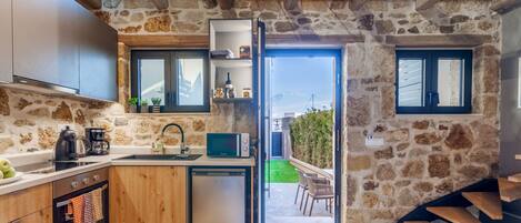 Réfrigérateur, micro-ondes, four, plaque de cuisson