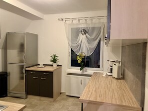 Réfrigérateur, four, plaque de cuisson, lave-vaisselle