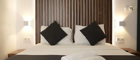Deluxe Double Room | Soundproofing, free WiFi, bed sheets