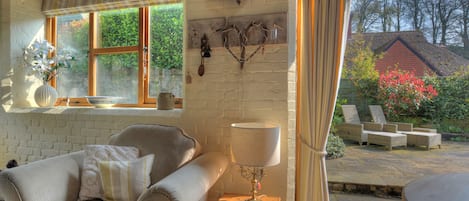 Cottage | Woonkamer | Televisie