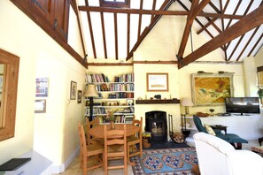 Cottage | Dining