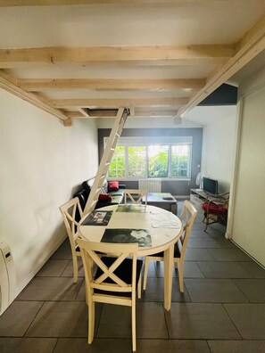 Interior - COTE BASQUE BIDART Apt, terrace, gardin, BBQ, Surf, near beach, all shops  (Bidart)