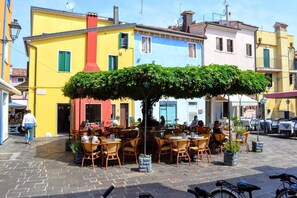Outdoor dining - Apartment in Caorle (VE) (Caorle (VE))