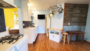 Fridge, oven, stovetop, dishwasher - Ocean view modern guest suite with private beach access (Kodiak)