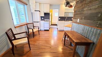 Fridge, oven, stovetop, dishwasher
