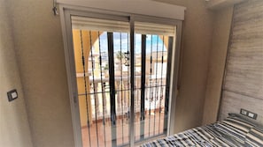 Lit parapluie, Wi-Fi gratuit, draps fournis