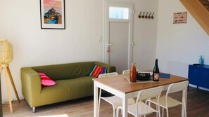 Living area - Gîte 10pers Avec Jacuzzi & Sauna Privatifs (Blainville-sur-Mer)