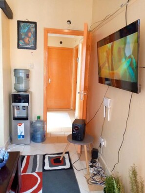 Living area - Stay.Plus Imara Daima Transit House (Nairobi)