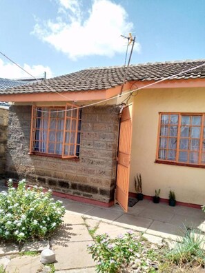 Front of property - Stay.Plus Imara Daima Transit House (Nairobi)