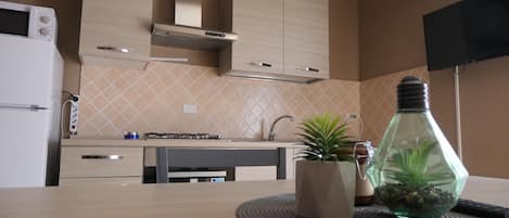 Fridge, microwave, oven, stovetop