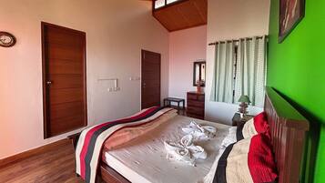 Superior Villa, 3 Bedrooms | Down comforters, pillowtop beds, desk, laptop workspace