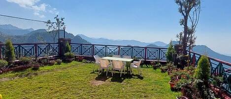 Superior Villa, 1 Bedroom | Outdoor dining