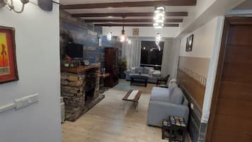 Down comforters, pillowtop beds, desk, laptop workspace