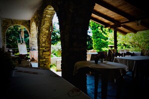 Restaurant - Hotel Kari (Aristotelis)