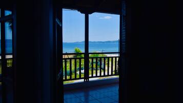 Comfort Room | 2 bedrooms, free WiFi, bed sheets