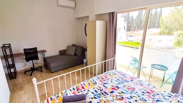 Standard Room | Desk, laptop workspace, iron/ironing board, free WiFi