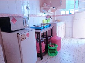 Apartment, 1 Bedroom | Private kitchen | Fridge, microwave, stovetop, toaster