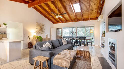 Pet Friendly - Caxton and Co. Blairgowrie