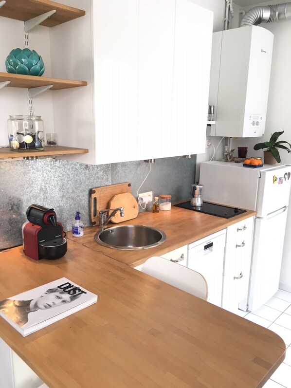 Microwave, stovetop, dishwasher, coffee/tea maker