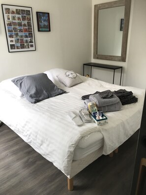 1 bedroom, free WiFi, bed sheets