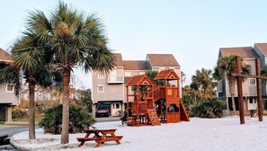 Casa, varias camas (Barrier Dunes 493 Flamingo Retreat) | Área infantil