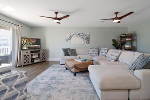House, Multiple Beds (Barrier Dunes 248 Endless Summer) | Living area