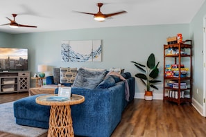 House, Multiple Beds (Barrier Dunes 248  Endless Summer) | Living area