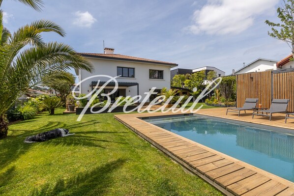 Outdoor pool, a heated pool - 4 Bedroom Villa in Anglet (Anglet)