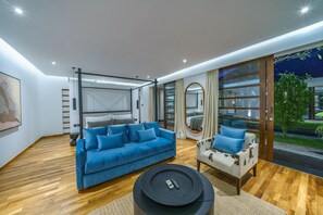 6 bedrooms, desk, free WiFi, bed sheets