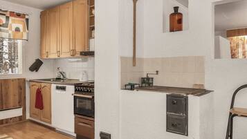 Fridge, microwave, oven, dishwasher