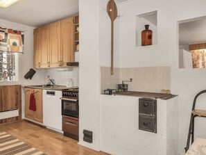 雪櫃、微波爐、焗爐、洗碗機