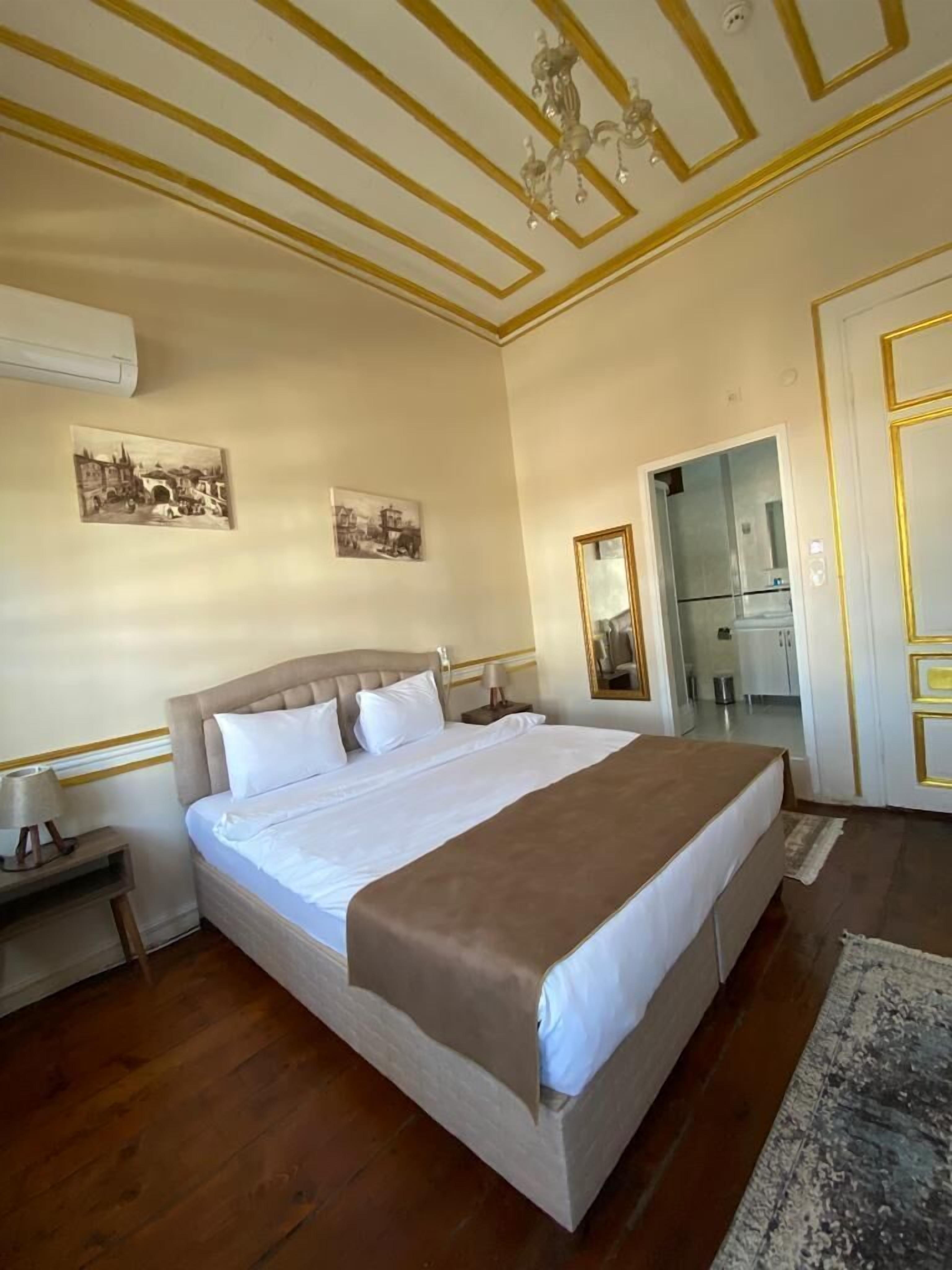 Standard Room | Premium bedding, minibar, in-room safe, individually decorated